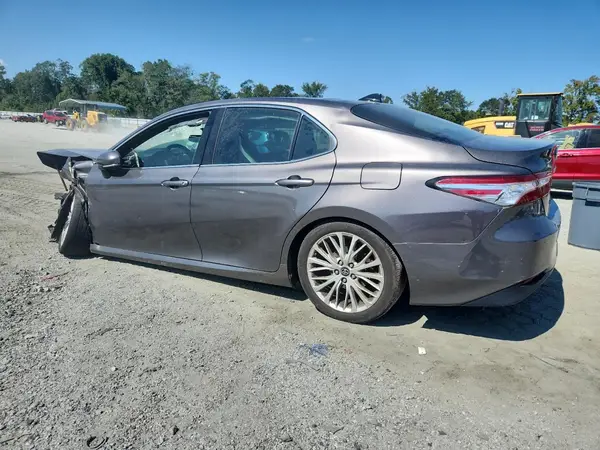 4T1B11HK4JU030545 2018 TOYOTA CAMRY - Image 2