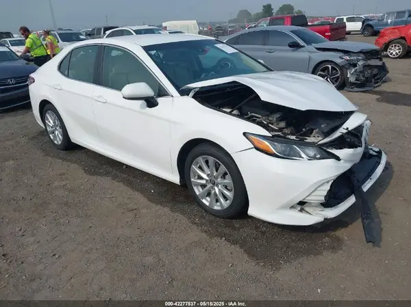 4T1B11HK4JU031081 2018 TOYOTA CAMRY - Image 1
