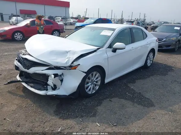 4T1B11HK4JU031081 2018 TOYOTA CAMRY - Image 2