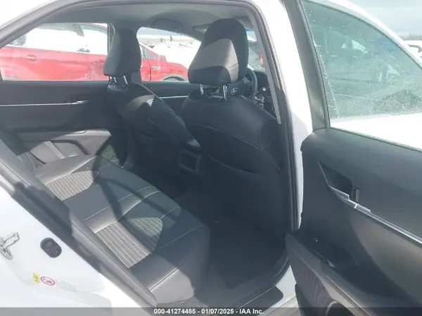 4T1B11HK4JU031100 2018 TOYOTA CAMRY - Image 8