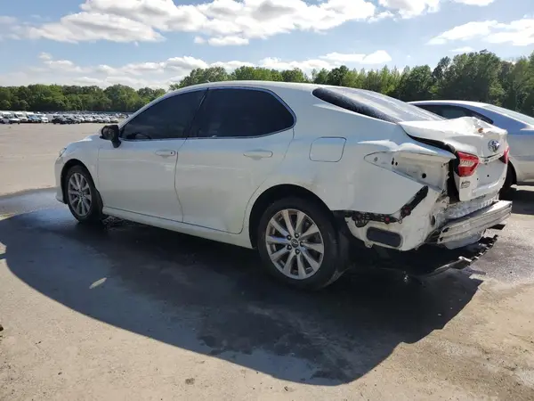4T1B11HK4JU031338 2018 TOYOTA CAMRY - Image 2