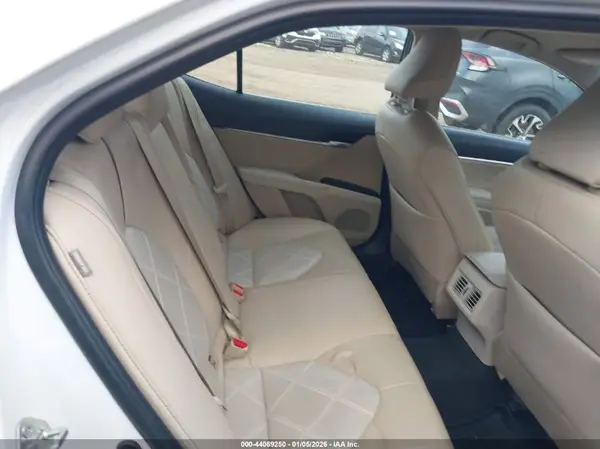 4T1B11HK4JU031890 2018 TOYOTA CAMRY - Image 8