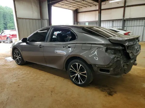 4T1B11HK4JU033123 2018 TOYOTA CAMRY - Image 2