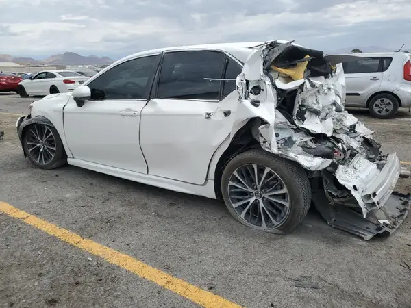 4T1B11HK4JU033994 2018 TOYOTA CAMRY - Image 2