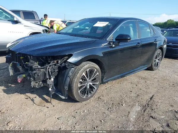4T1B11HK4JU037155 2018 TOYOTA CAMRY - Image 2
