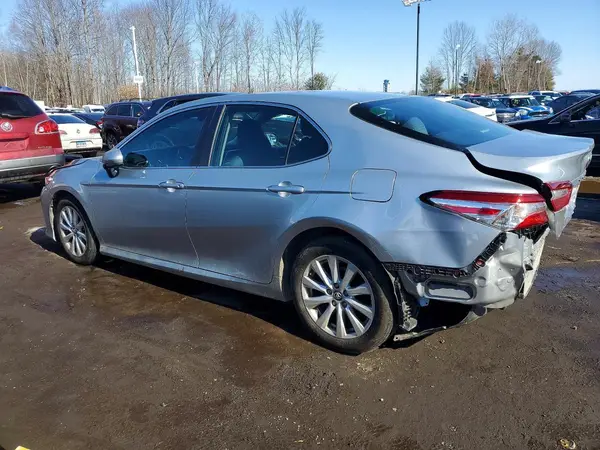4T1B11HK4JU037754 2018 TOYOTA CAMRY - Image 2