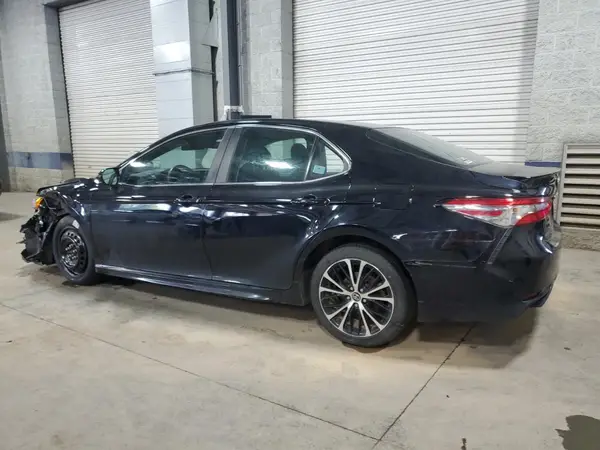 4T1B11HK4JU038032 2018 TOYOTA CAMRY - Image 2