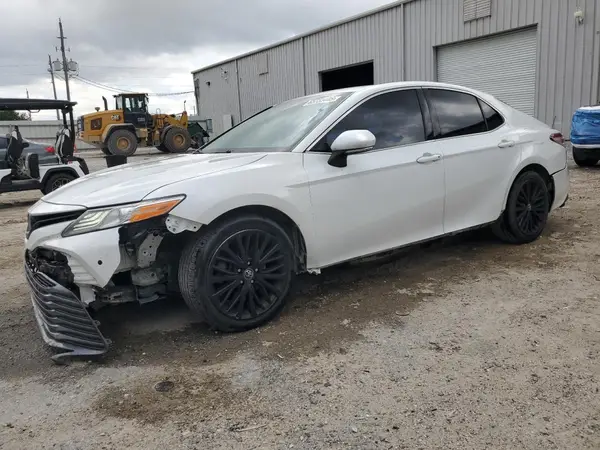 4T1B11HK4JU039116 2018 TOYOTA CAMRY - Image 1