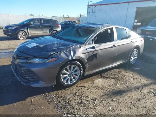 4T1B11HK4JU040542 2018 TOYOTA CAMRY - Image 2