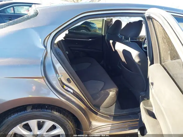 4T1B11HK4JU040542 2018 TOYOTA CAMRY - Image 8