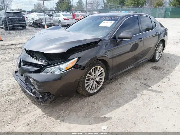 4T1B11HK4JU040833 2018 TOYOTA CAMRY - Image 2