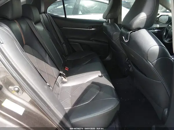 4T1B11HK4JU040833 2018 TOYOTA CAMRY - Image 8
