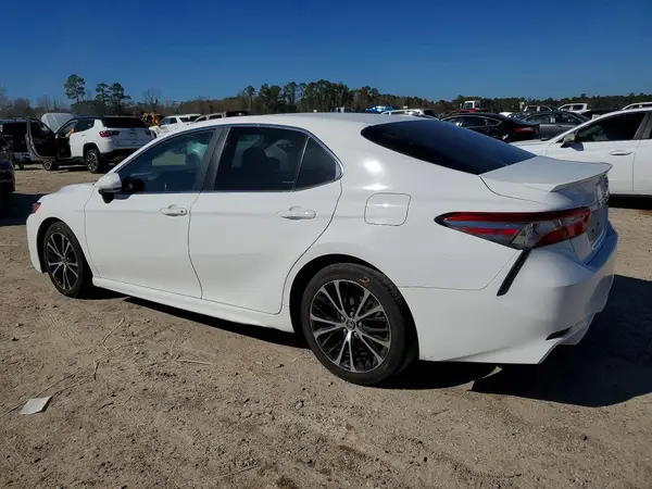 4T1B11HK4JU041111 2018 TOYOTA CAMRY - Image 2