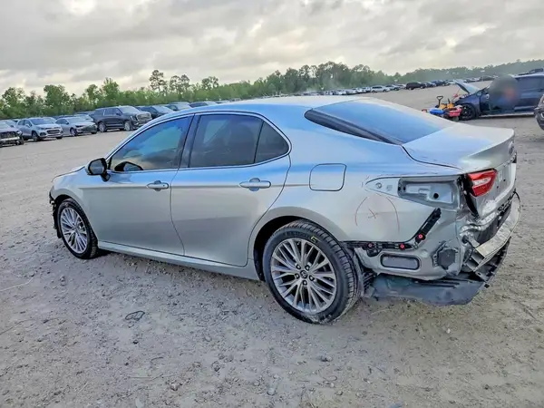 4T1B11HK4JU041514 2018 TOYOTA CAMRY - Image 2
