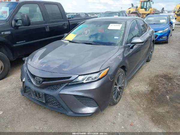 4T1B11HK4JU042582 2018 TOYOTA CAMRY - Image 2