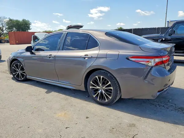 4T1B11HK4JU043232 2018 TOYOTA CAMRY - Image 2