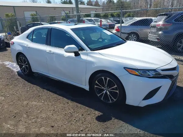 4T1B11HK4JU043294 2018 TOYOTA CAMRY - Image 1