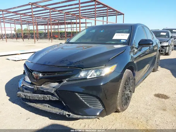 4T1B11HK4JU043537 2018 TOYOTA CAMRY - Image 2