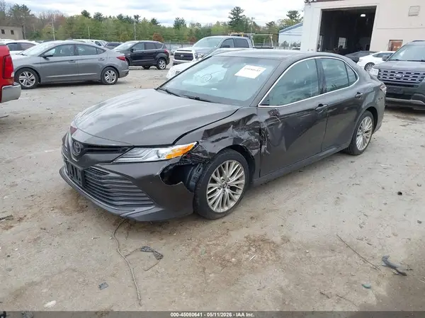 4T1B11HK4JU043974 2018 TOYOTA CAMRY - Image 2