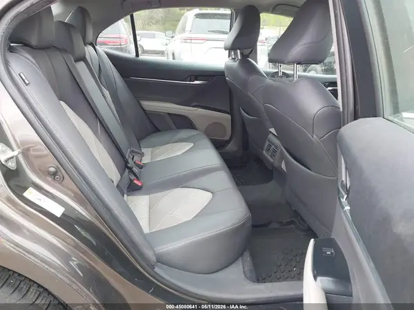 4T1B11HK4JU043974 2018 TOYOTA CAMRY - Image 8