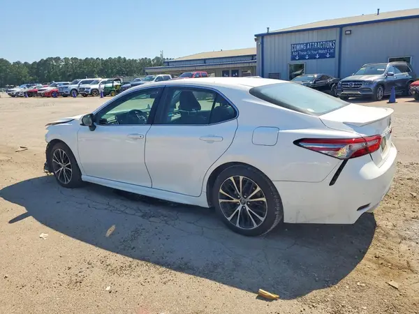 4T1B11HK4JU045501 2018 TOYOTA CAMRY - Image 2