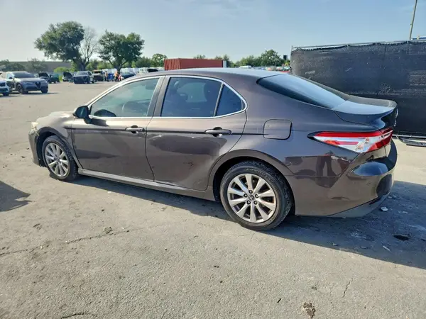 4T1B11HK4JU045627 2018 TOYOTA CAMRY - Image 2