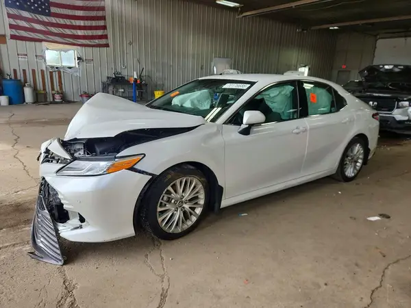 4T1B11HK4JU046406 2018 TOYOTA CAMRY - Image 1