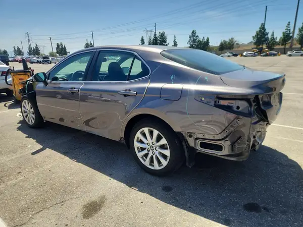 4T1B11HK4JU046888 2018 TOYOTA CAMRY - Image 2