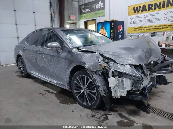 4T1B11HK4JU046986 2018 TOYOTA CAMRY - Image 1