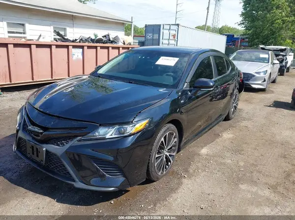 4T1B11HK4JU047863 2018 TOYOTA CAMRY - Image 2