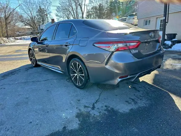 4T1B11HK4JU048270 2018 TOYOTA CAMRY - Image 2