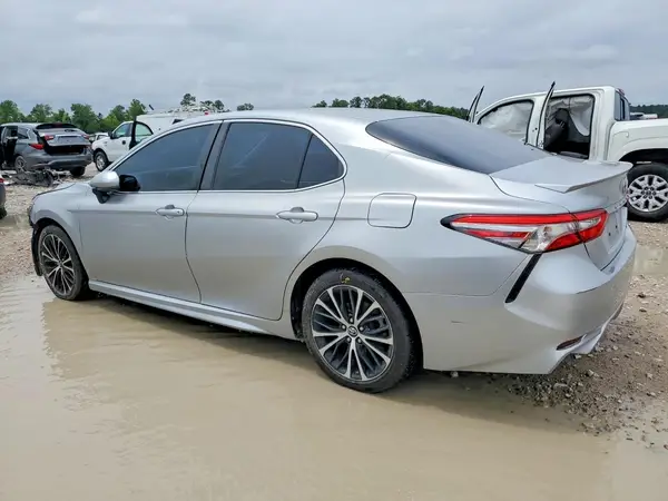 4T1B11HK4JU048401 2018 TOYOTA CAMRY - Image 2