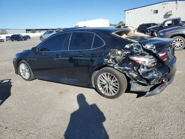 4T1B11HK4JU049077 2018 TOYOTA CAMRY - Image 2