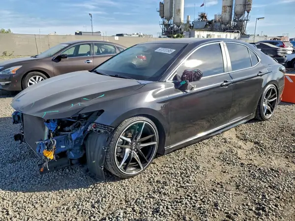 4T1B11HK4JU049242 2018 TOYOTA CAMRY - Image 1