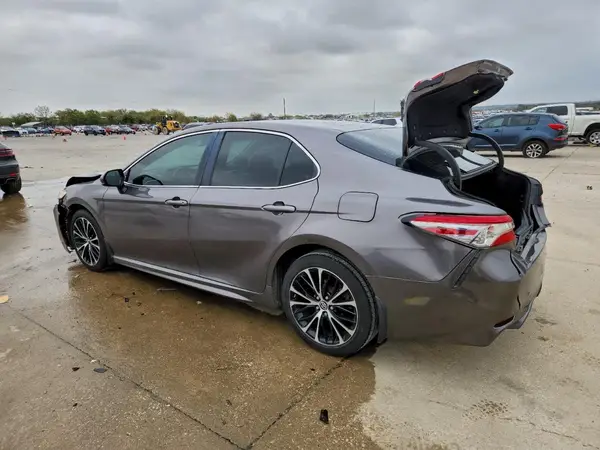 4T1B11HK4JU050231 2018 TOYOTA CAMRY - Image 2