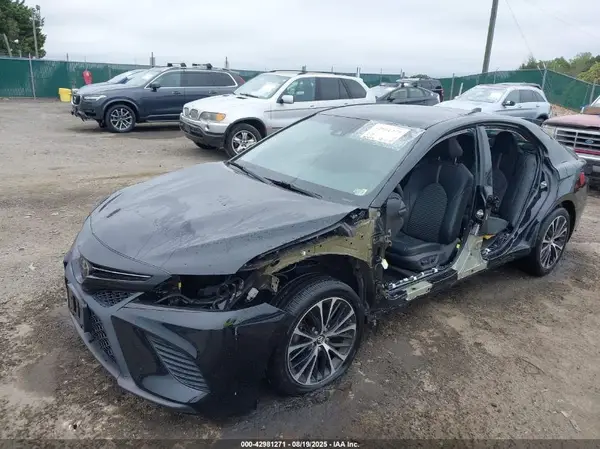 4T1B11HK4JU050665 2018 TOYOTA CAMRY - Image 2