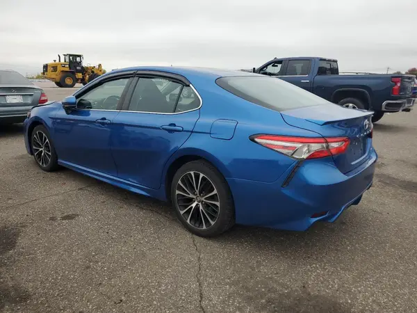4T1B11HK4JU051007 2018 TOYOTA CAMRY - Image 2