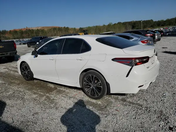 4T1B11HK4JU051377 2018 TOYOTA CAMRY - Image 2