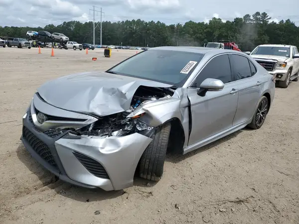 4T1B11HK4JU052027 2018 TOYOTA CAMRY - Image 1