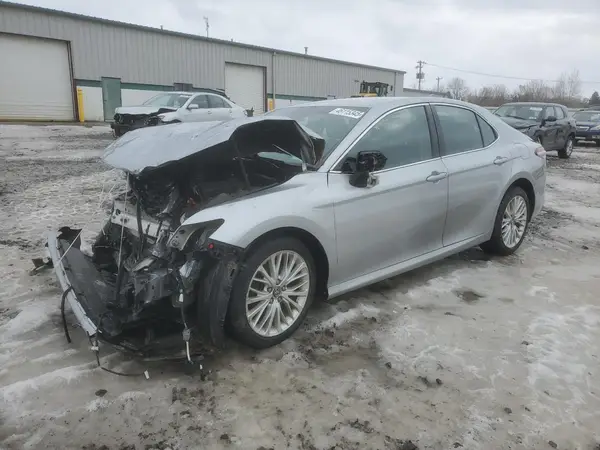 4T1B11HK4JU052044 2018 TOYOTA CAMRY - Image 1