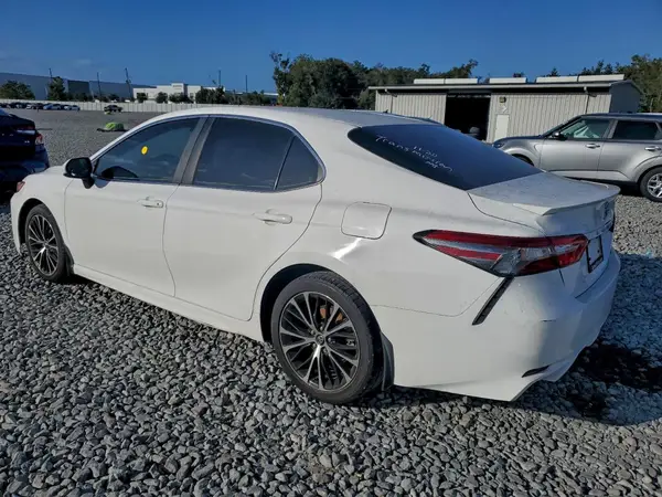 4T1B11HK4JU052903 2018 TOYOTA CAMRY - Image 2