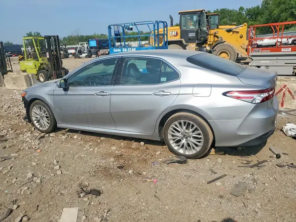 4T1B11HK4JU052917 2018 TOYOTA CAMRY - Image 2