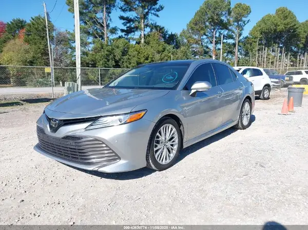 4T1B11HK4JU053288 2018 TOYOTA CAMRY - Image 2