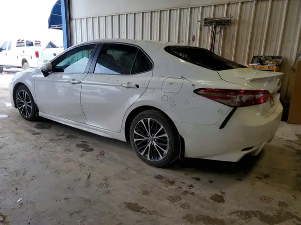 4T1B11HK4JU053419 2018 TOYOTA CAMRY - Image 2