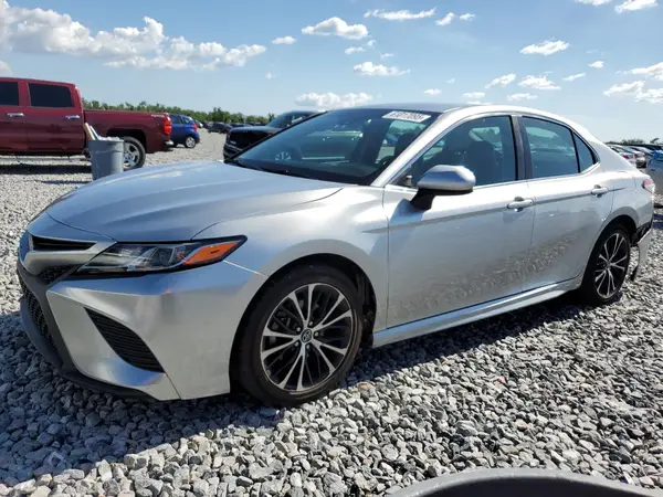 4T1B11HK4JU053856 2018 TOYOTA CAMRY - Image 1