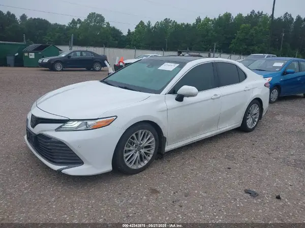 4T1B11HK4JU055493 2018 TOYOTA CAMRY - Image 2