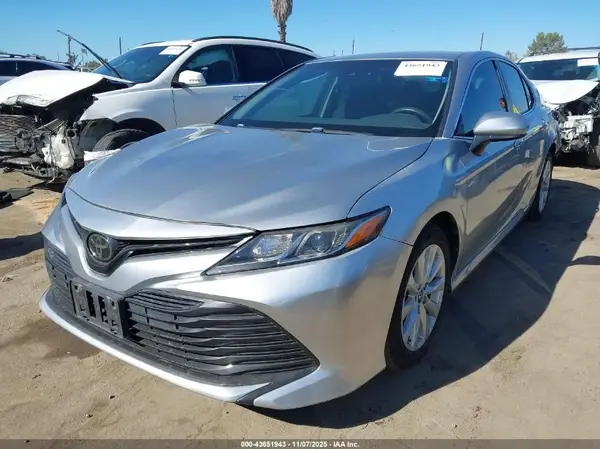 4T1B11HK4JU055929 2018 TOYOTA CAMRY - Image 2