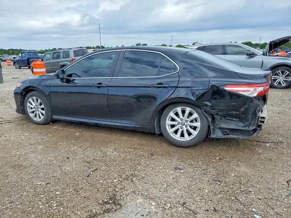 4T1B11HK4JU058426 2018 TOYOTA CAMRY - Image 2