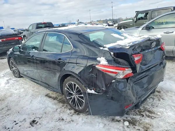 4T1B11HK4JU060676 2018 TOYOTA CAMRY - Image 2