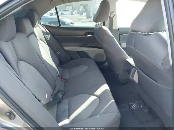 4T1B11HK4JU060709 2018 TOYOTA CAMRY - Image 8